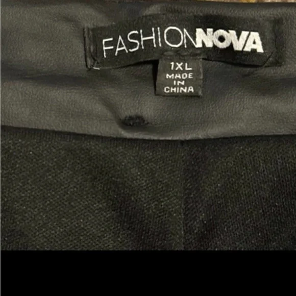 Fashion Nova Curve pleated leather skirt Size 1xl (Cart J-108) - Picture 3 of 4